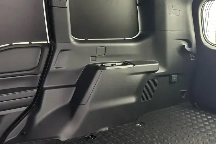 Toyota Land Cruiser 2.8D 48V 205 Commercial Auto
